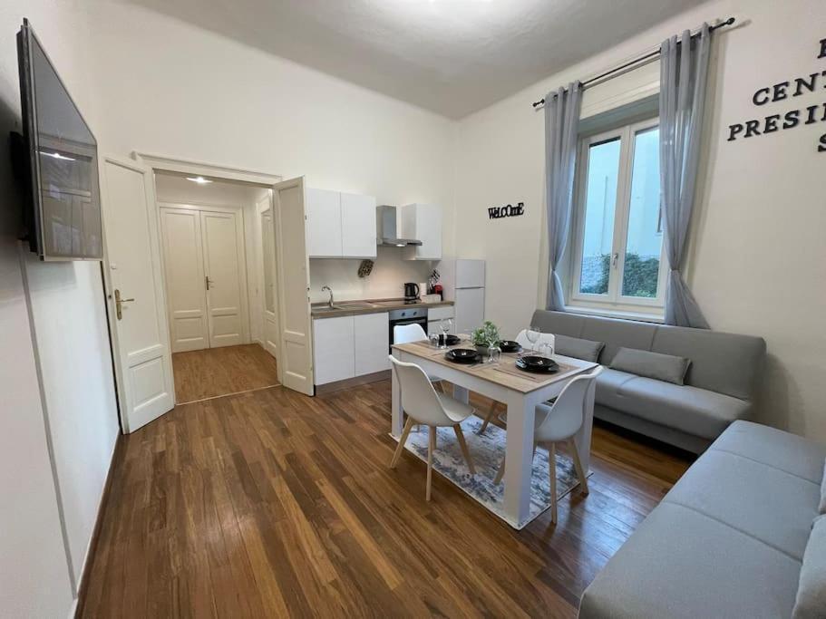 Bg Central President Suite Con Parcheggio - Vista Citta Alta Бергамо Екстериор снимка